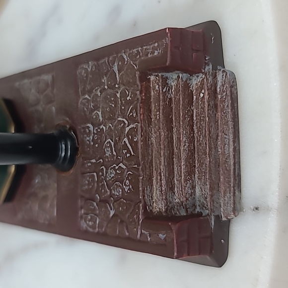 Department 56 Vintage Heritage Village Collection "Victoria Stn. Train Platform" - Picture 16 of 17